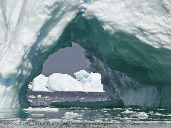Pl�neau Bay, iceberg tunnel