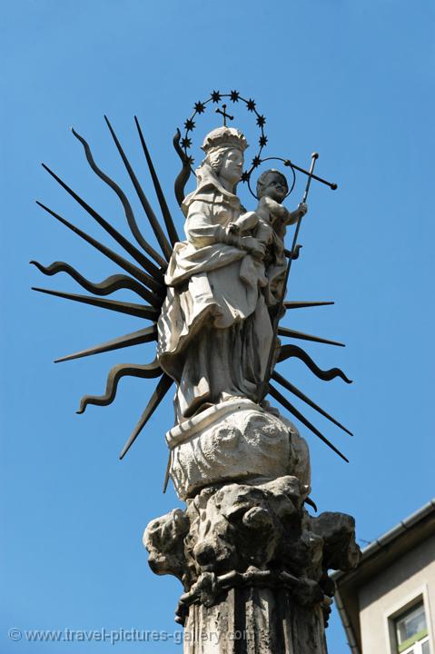 Madonna and child, statue, Buda Castle Quarter