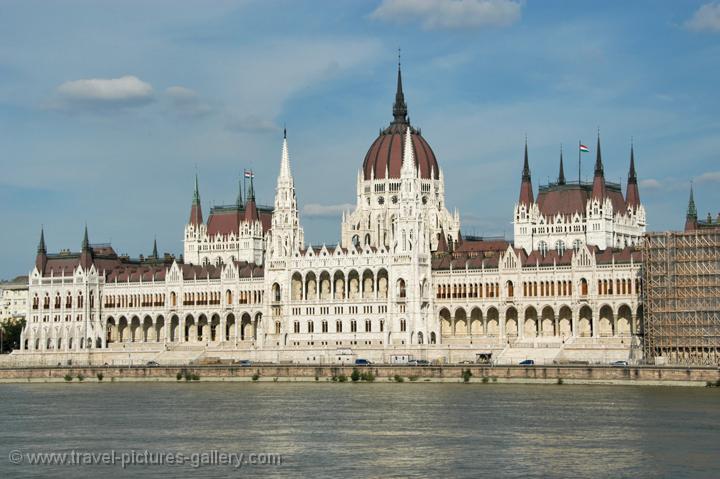 the Parliament or Orszghz was built between 1885 and 1902