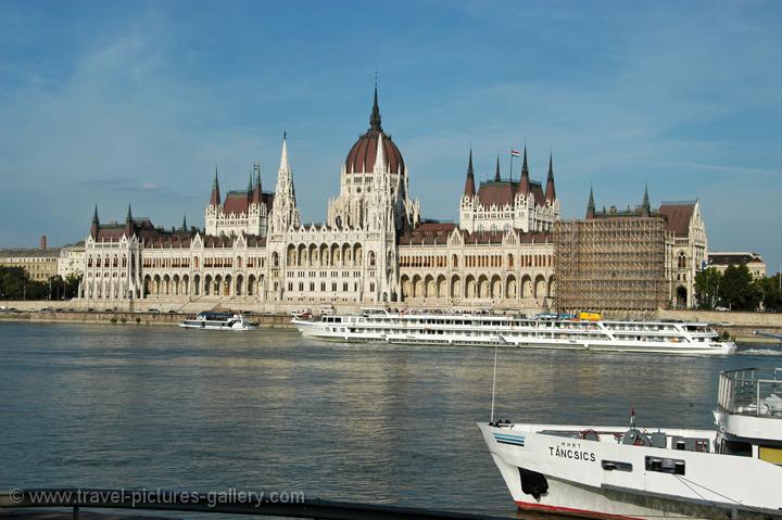 Pictures of Hungary - Budapest - Parliament House and Danube cruise ships