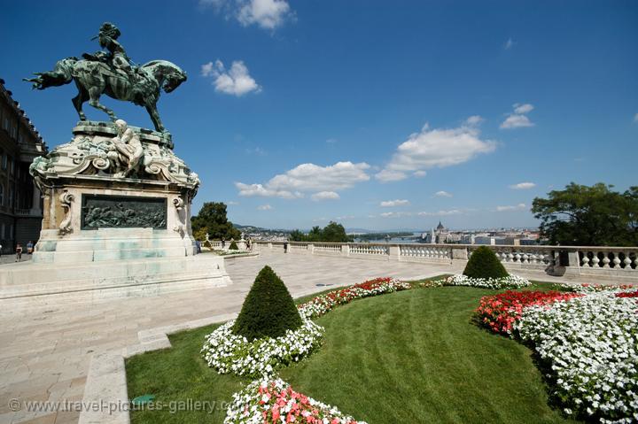 Pictures of Hungary - Budapest - Buda Castle Palace garden