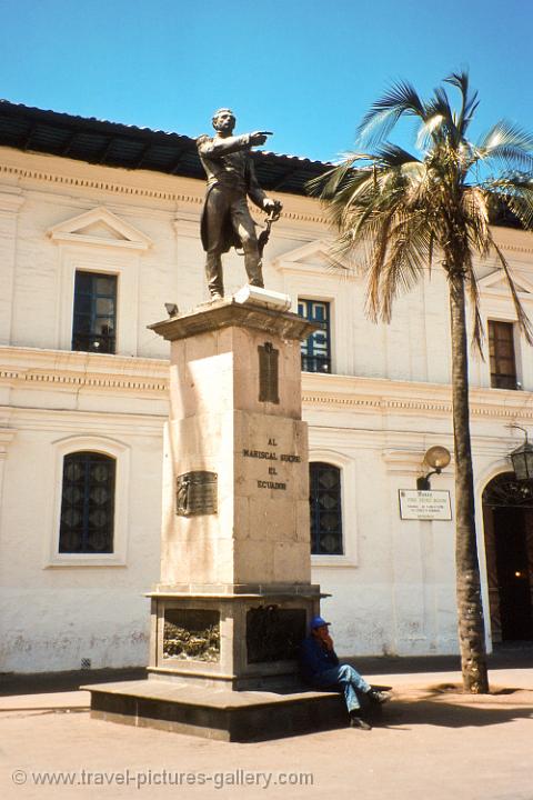 statue of Mariscal Sucre, leader of the Ecuadorian independence