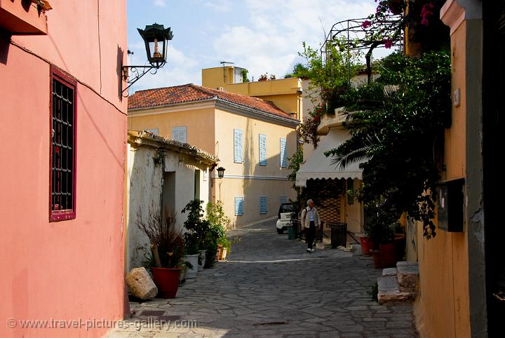 the narrow streets of the Plaka