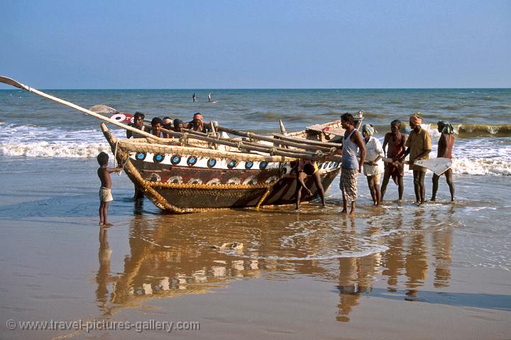 fishermen bringing in the catch, Puri beach