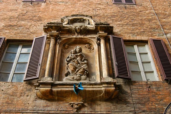 a sculpture of the Madonna and child
