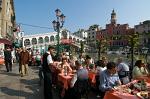 dining al fresco under the Rialto Bridge