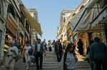 shops and people on Rialto Bridge