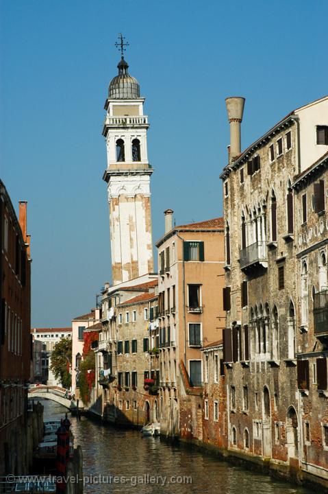 the leaning tower of Venice