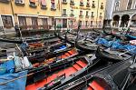 moored gondola's