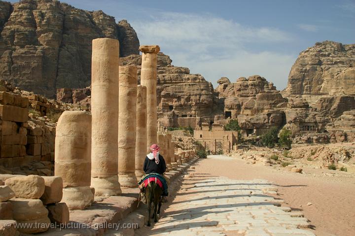 Pictures of Jordan - Petra - the colonnaded street, Cardo Maximus