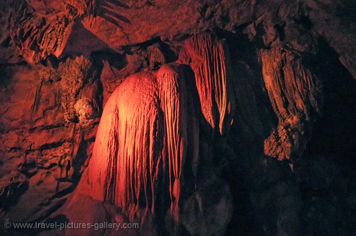 limestone formation in Tham Jang cave