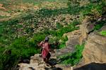 a hunter on his way to Tirelli village, Pays Dogon