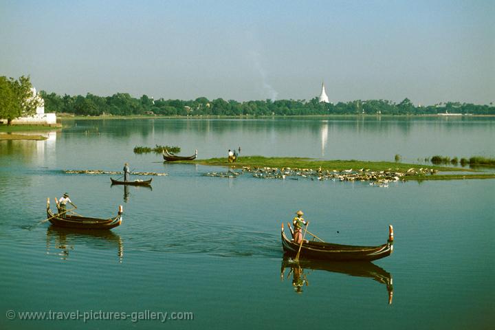 boats on the Taungthaman Lake
