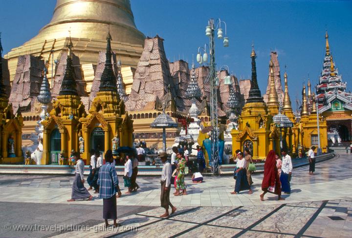 people circling the Shwedagon Pagoda