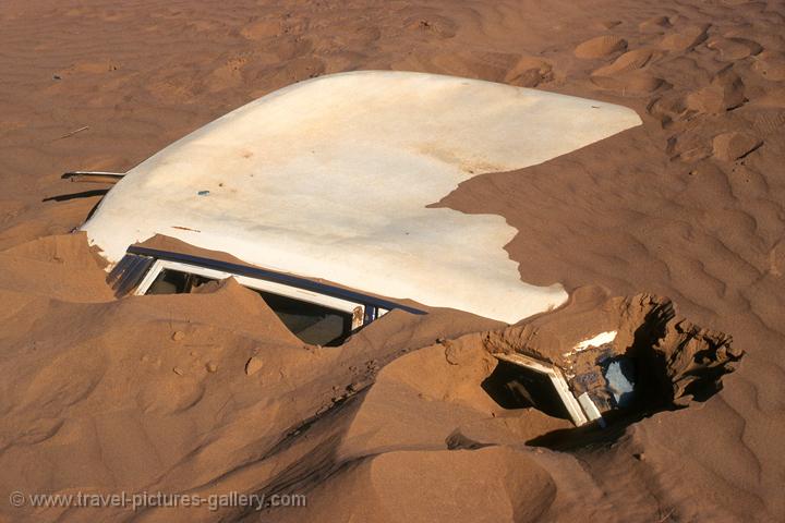 Pictures of Oman car burried under the sand