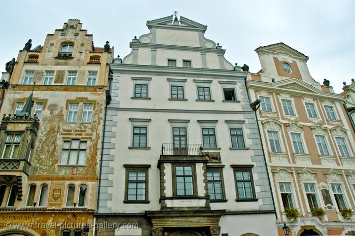houses on the Old City Square