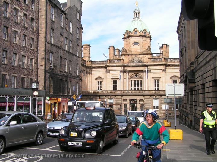 Pictures of Scotland- Edinburgh - downtown shopping street