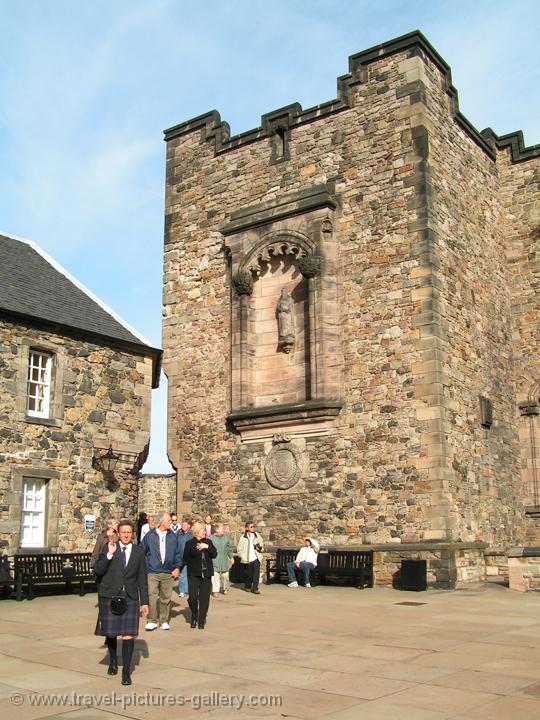 Pictures of Scotland- Edinburgh - Edinburgh Castle, man in kilt