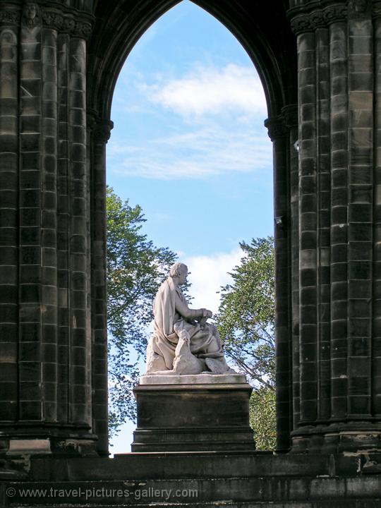 Sir Walter Scott monument