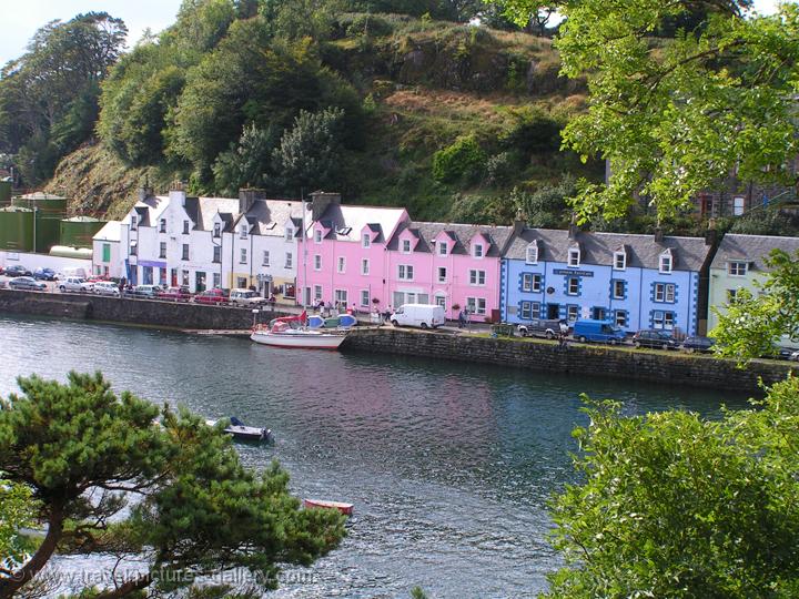 Pictures of Scotland - Highlands - Portree, the capital of the Isle of Skye