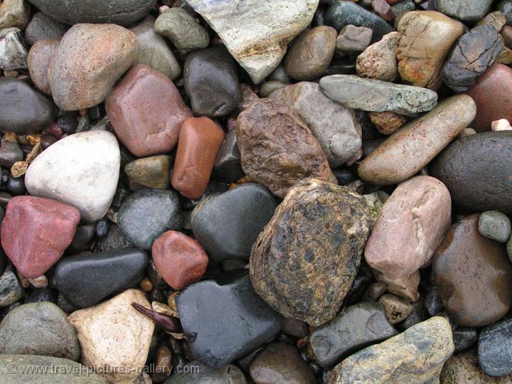 Pictures of Scotland - Highlands - Loch Slapin, pebbles on the beach