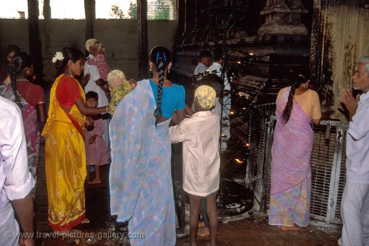 women and children involved in a ritual, Sri Meenakshi Temple