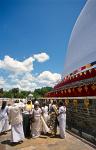 people circling Ruvanvelisaya Dagoba