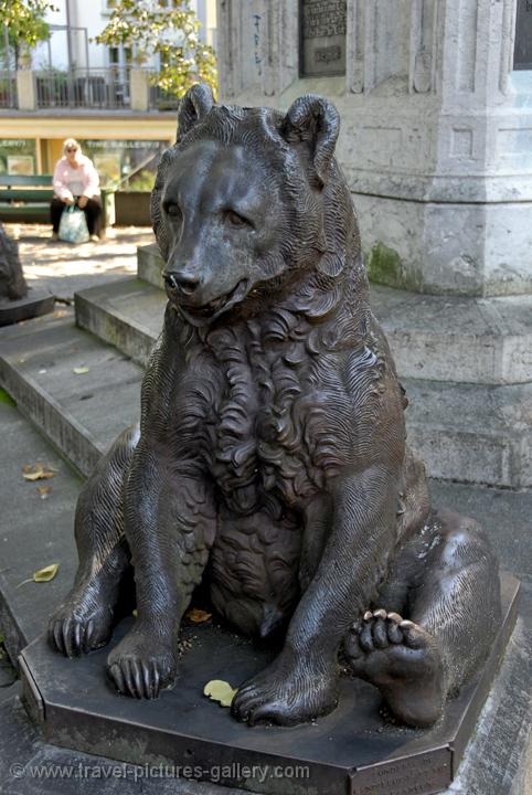 Berne, the Bernese bear statue, symbol of the city