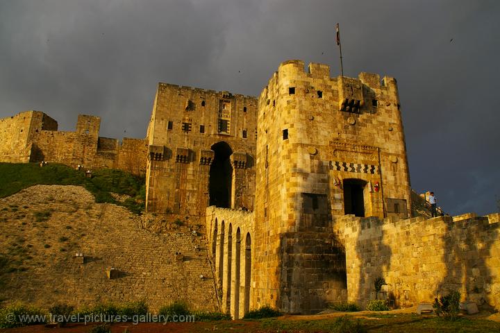 jordan - syria - Aleppo, the gate to the Citadel