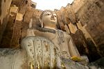 large sitting Buddha, Phra Achana, Wat Si Chum