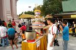 people worshipping at the Phra Pathom Chedi at Nakon Pathom