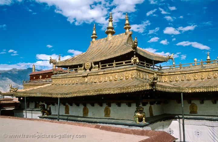 the gilded roof of the Jokhang Temple