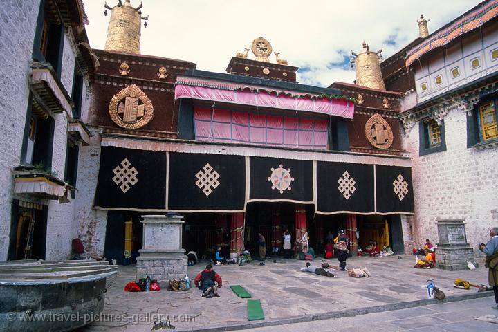 entrance of the Jokhang (a Unesco World Heritage Site together with the Potala)