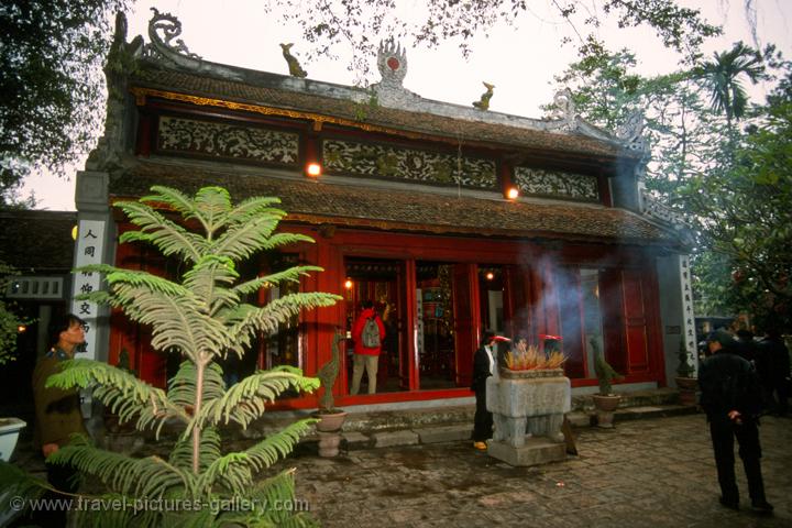Ngoc Son Temple in Hoan Kiem lake