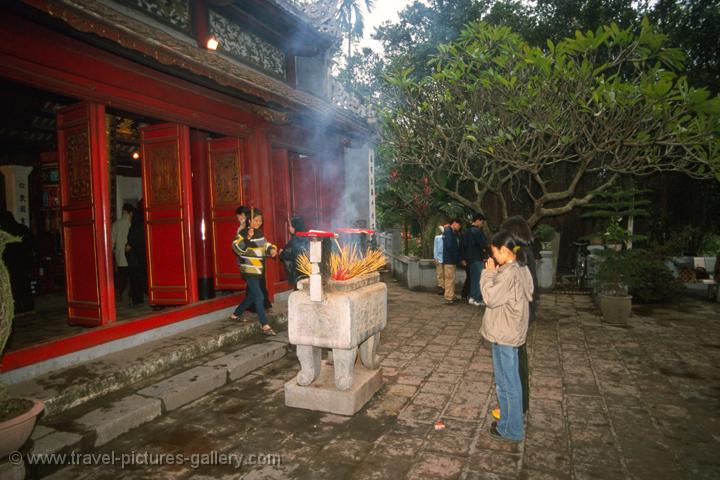 Ngoc Son Temple in Hoan Kiem lake