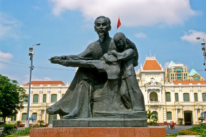 statue of Bac Ho, uncle Ho Chi Minh