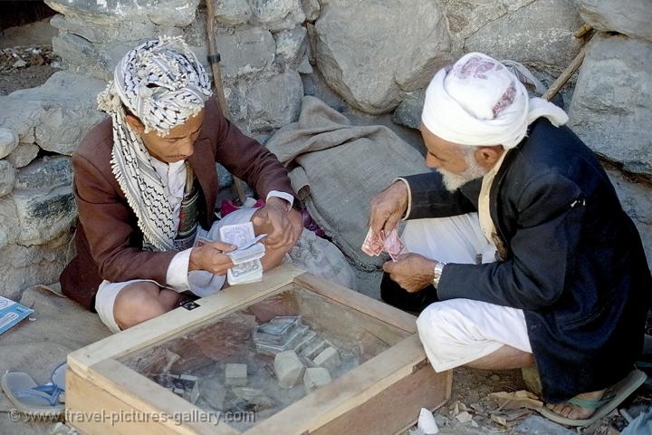 moneychangers in Al Mahwit 