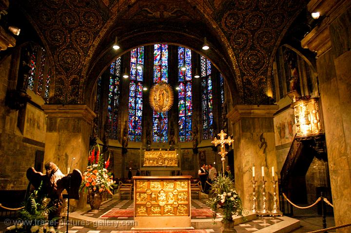 inside the Dom, Cathedral