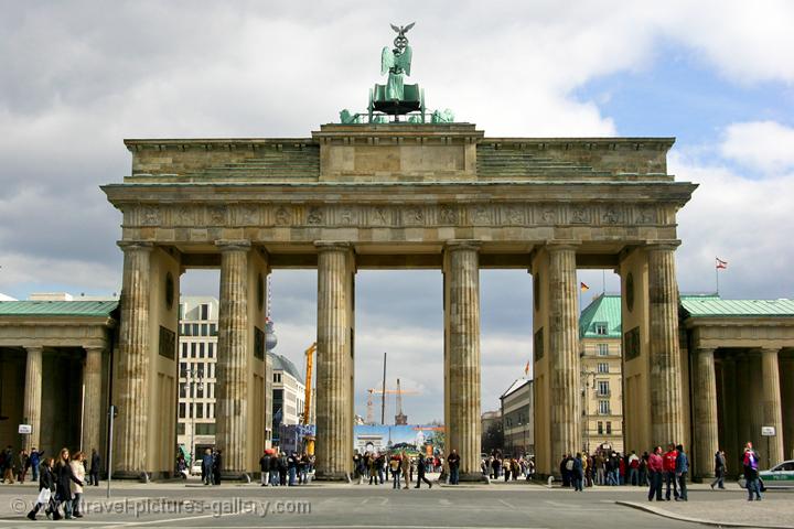 the Brandeburger Tor (Gate)