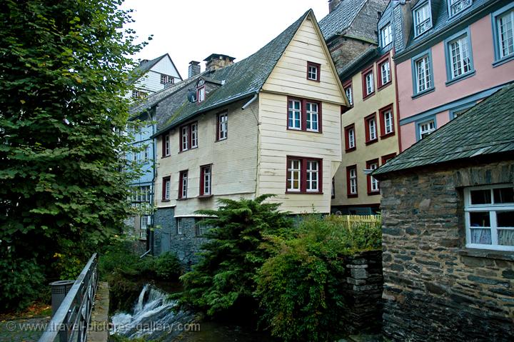 wooden house on the Rur