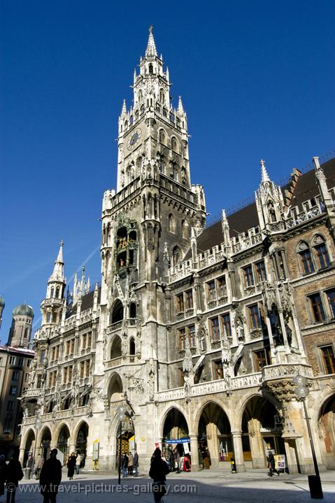 the Rathaus (New Town Hall) and tower