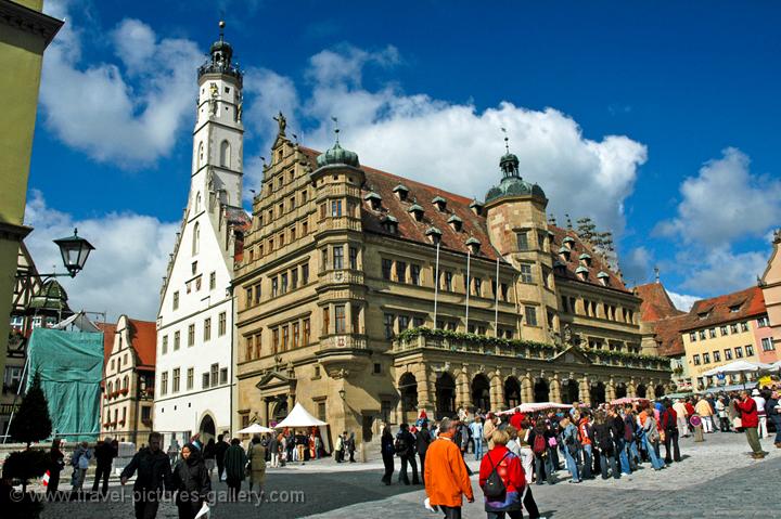 the Rathaus (Town Hall) on Marktplatz