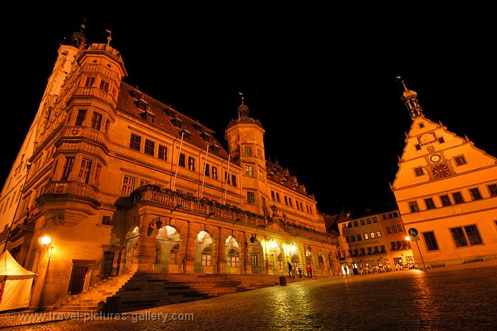 the Rathaus and Marktplatz by night