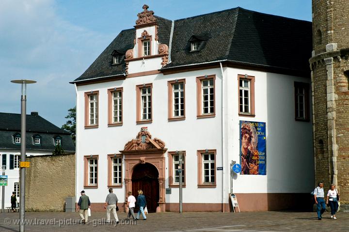 the Dom Museum