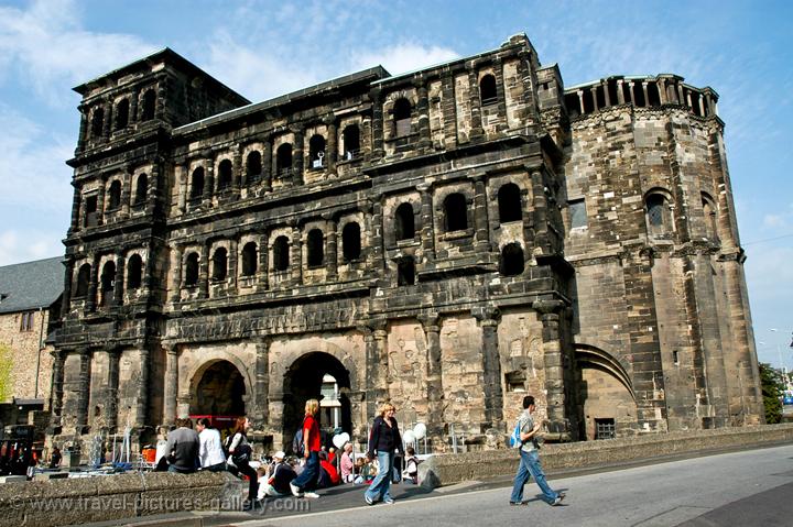 the Porta Nigra, Roman architecture