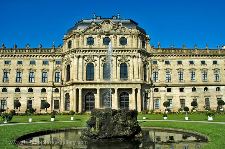 the Baroque Residence (Residenz) Palace, Hof Garden fountain