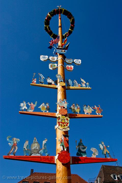 the 'Maybaum', the May tree, Marienplatz