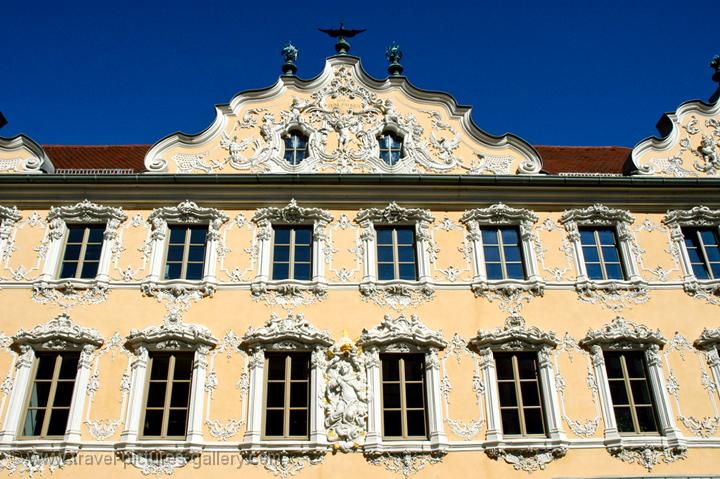 the Baroque Haus zum Falken (Falcon House)