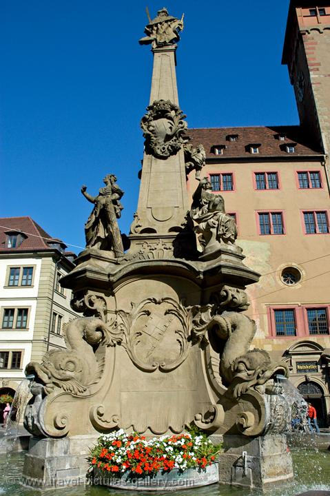 the fountain at the Rathaus