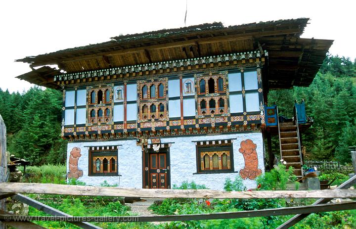 Pictures Of Bhutan Jakar 0016 A Typical Bhutanese House pictures-of-bhutan-jakar-0016-a-typical-bhutanese-house
